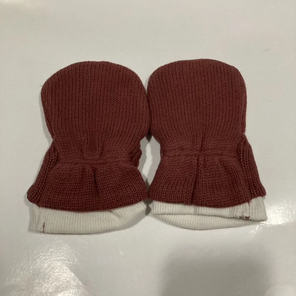 NWOT Goumi knit mitts